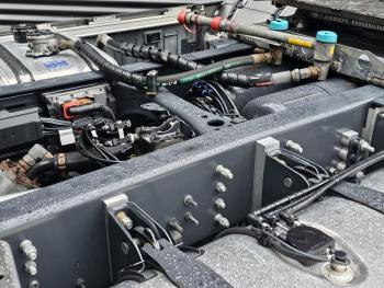 S590 V8 4x2 / HYDRAULIC / RETARDER / PARKING COOLER